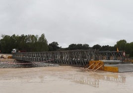 Puente 'Mabey' instalado por el Ejército en Madrid.