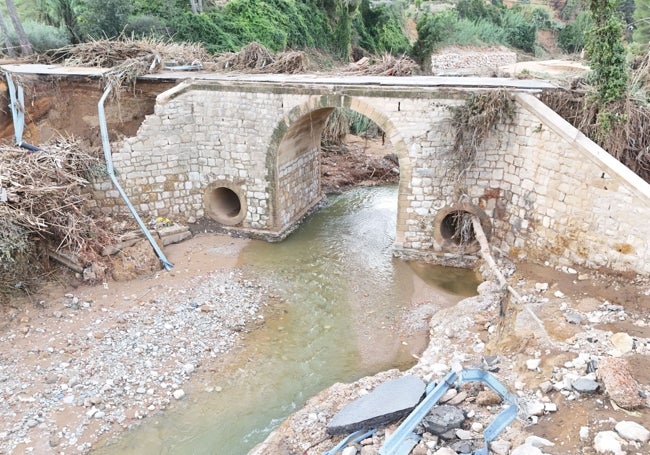 Puente destruido en Buñol.