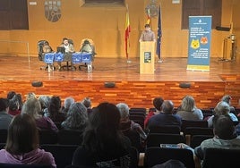 El concejal y portavoz del gobierno local, Juan Carlos Caballero, en la s jornadas de formación de personal responsable de las colonias felinas de Valencia.