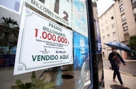 Cartel con la entrega de un premio millonario de Euromillones.