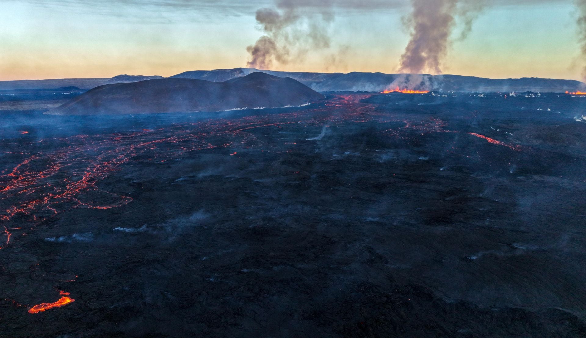 La furia de un volcán en Islandia obliga a evacuar Grindavik