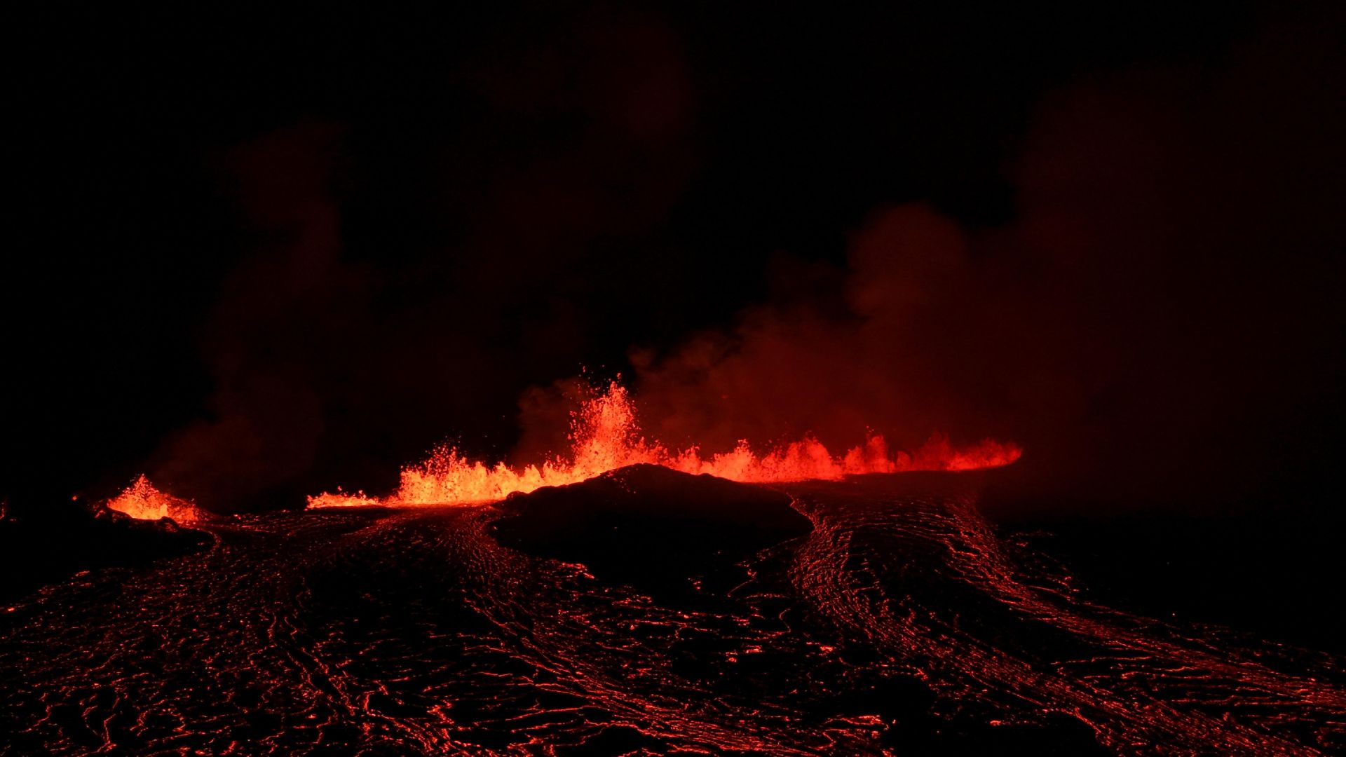 La furia de un volcán en Islandia obliga a evacuar Grindavik