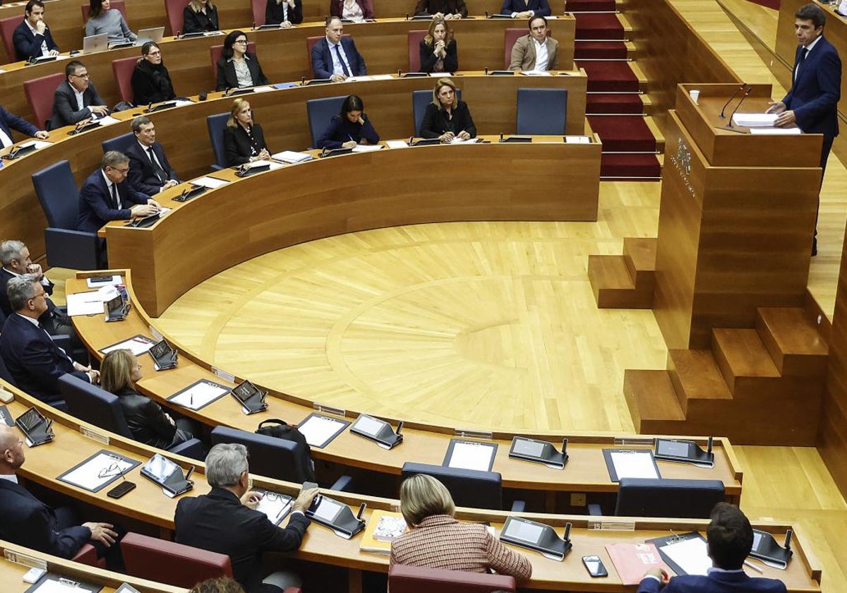 Mazón comparece en Les Corts.