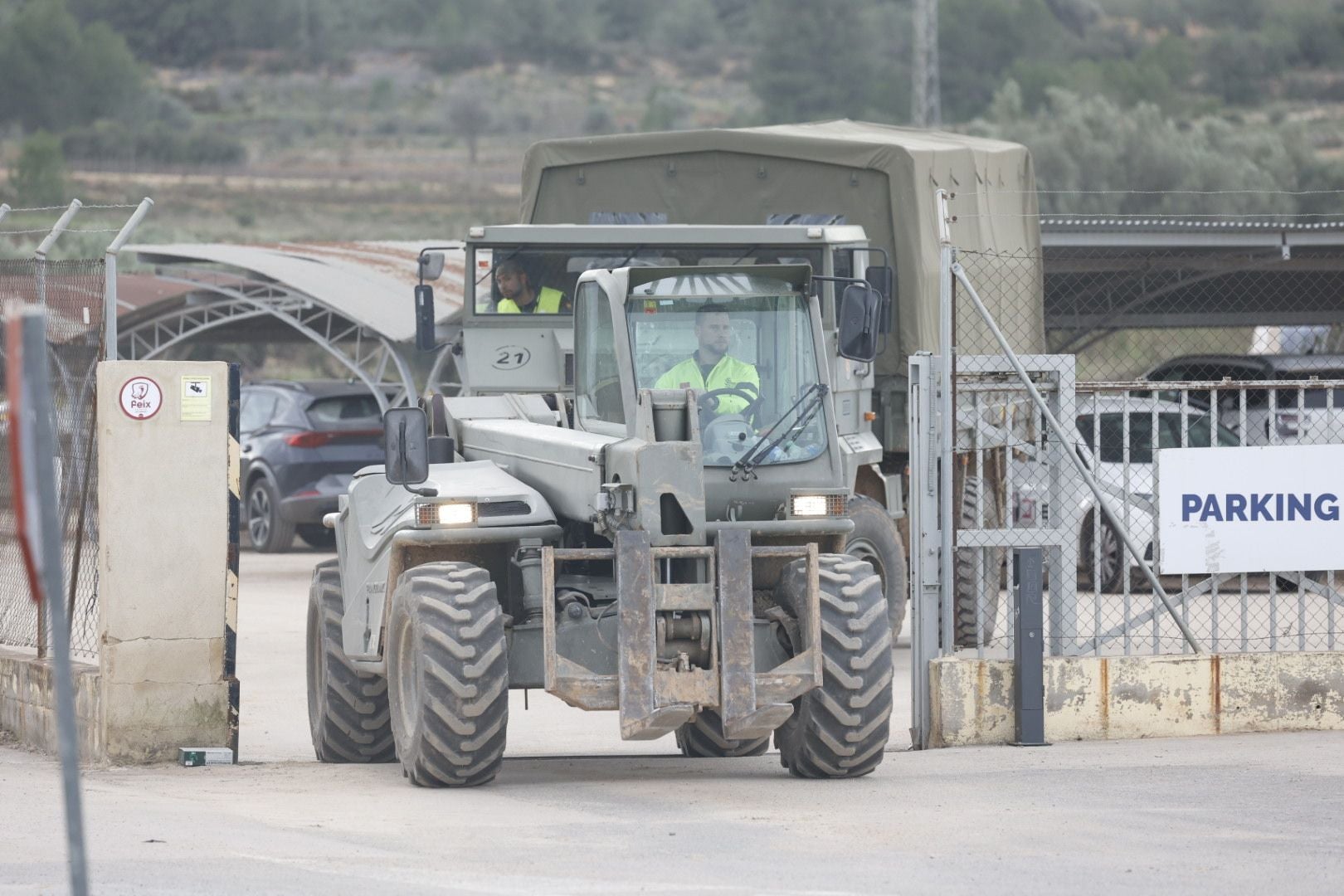 FOTOS | El Ejército inicia con turnos de doce horas el montaje del puente para conectar Cheste con la A-3