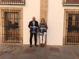 Santiago Álvarez, director del festival, y Mavi Pérez, concejala de Cultura de Xàbia.