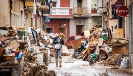 Una calle de Algemesí durante los primeros días tras la DANA.