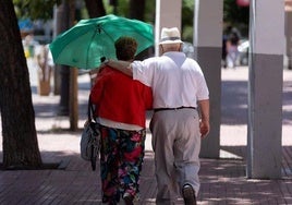 Una pareja de jubilados en una imagen de archivo.