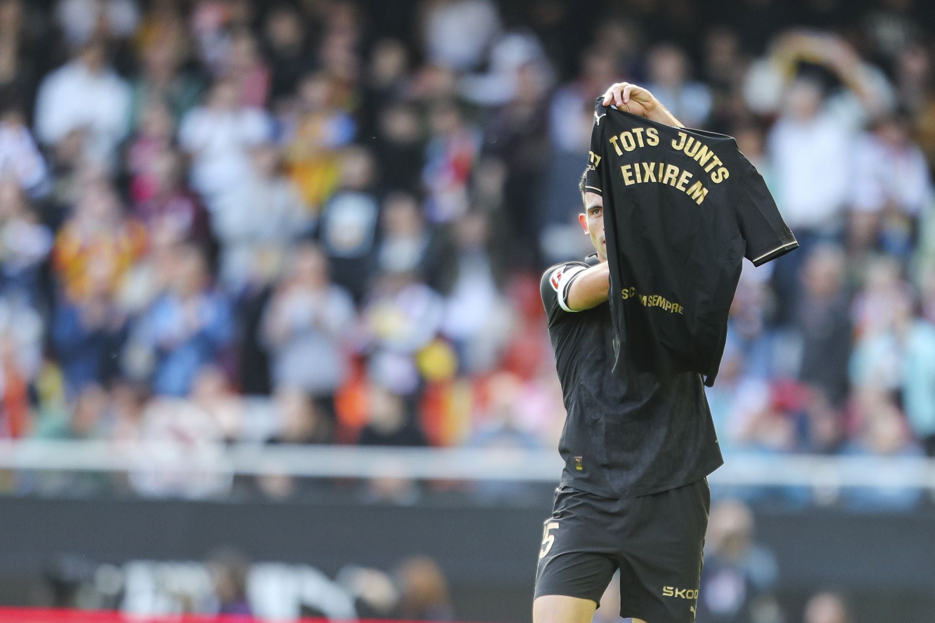 Fotos del homenaje en Mestalla a las víctimas de la DANA