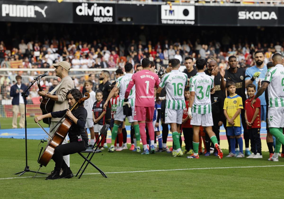 Rei Ortolá, durante el homenaje en Mestalla.