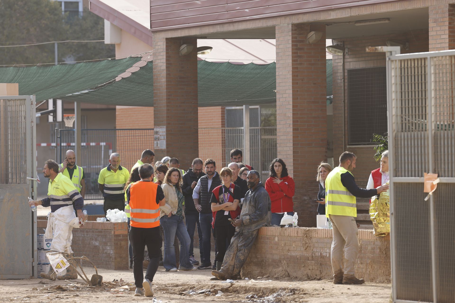 Un trabajador muerto y otro herido por un derrumbe en un colegio en Massanassa afectado por la DANA