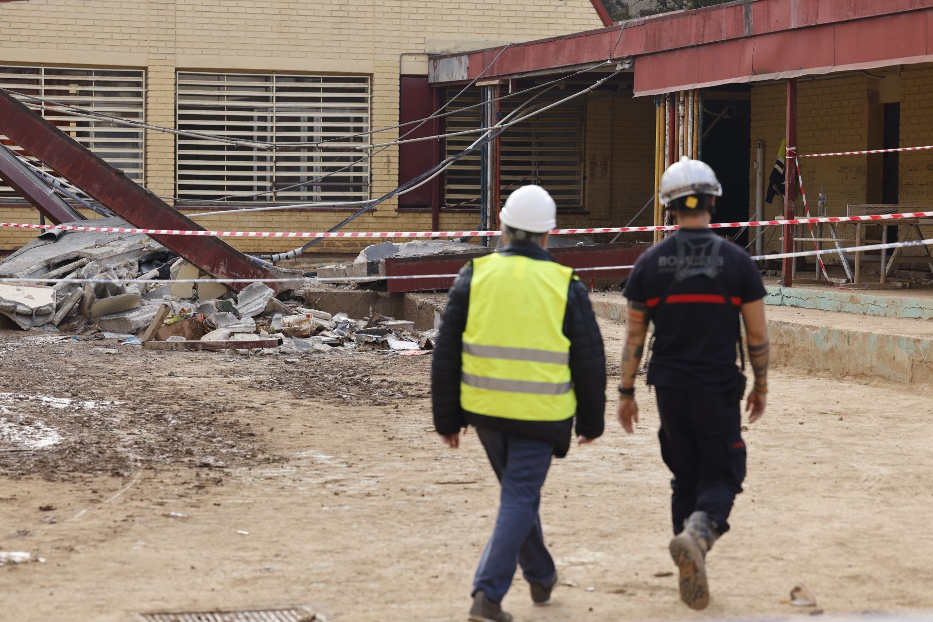 Un trabajador muerto y otro herido por un derrumbe en un colegio en Massanassa afectado por la DANA