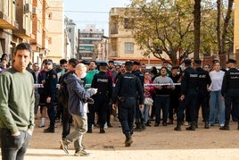 Vecinos de Massanassa, protestando