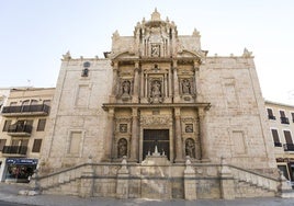 Fachada del templo de la Asunción de Llíria.