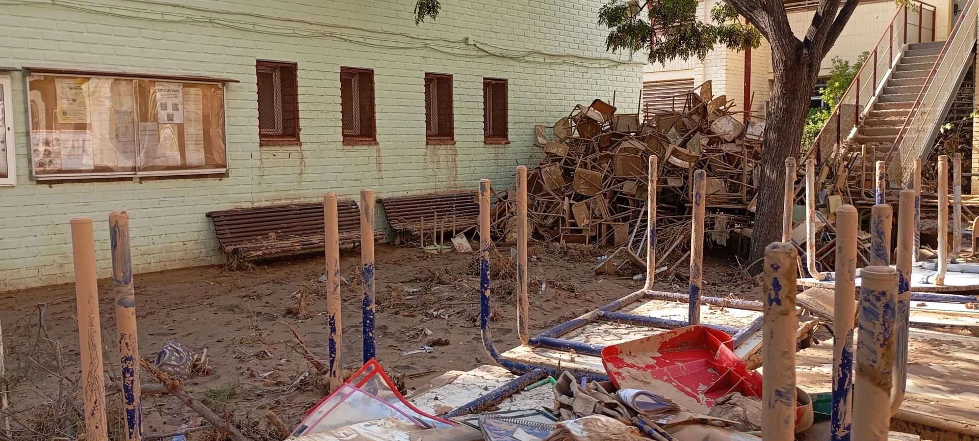 Fotos: Así quedó el colegio Lluís Vives de Massanassa tras la DANA en Valencia