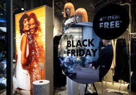 Escaparate promoción Black Friday.