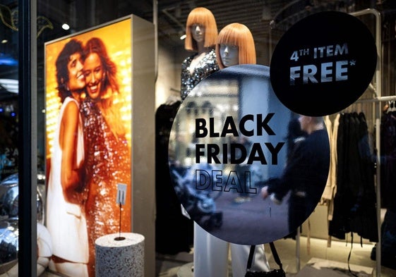 Escaparate promoción Black Friday.