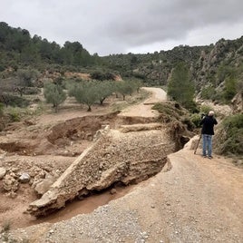 Daños en un camino rural de Chelva.