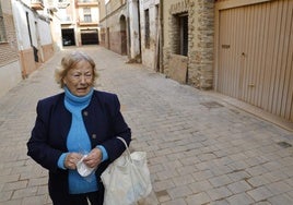 María Jesús Galán, la primera vez que salía a la calle este martes en Paiporta.