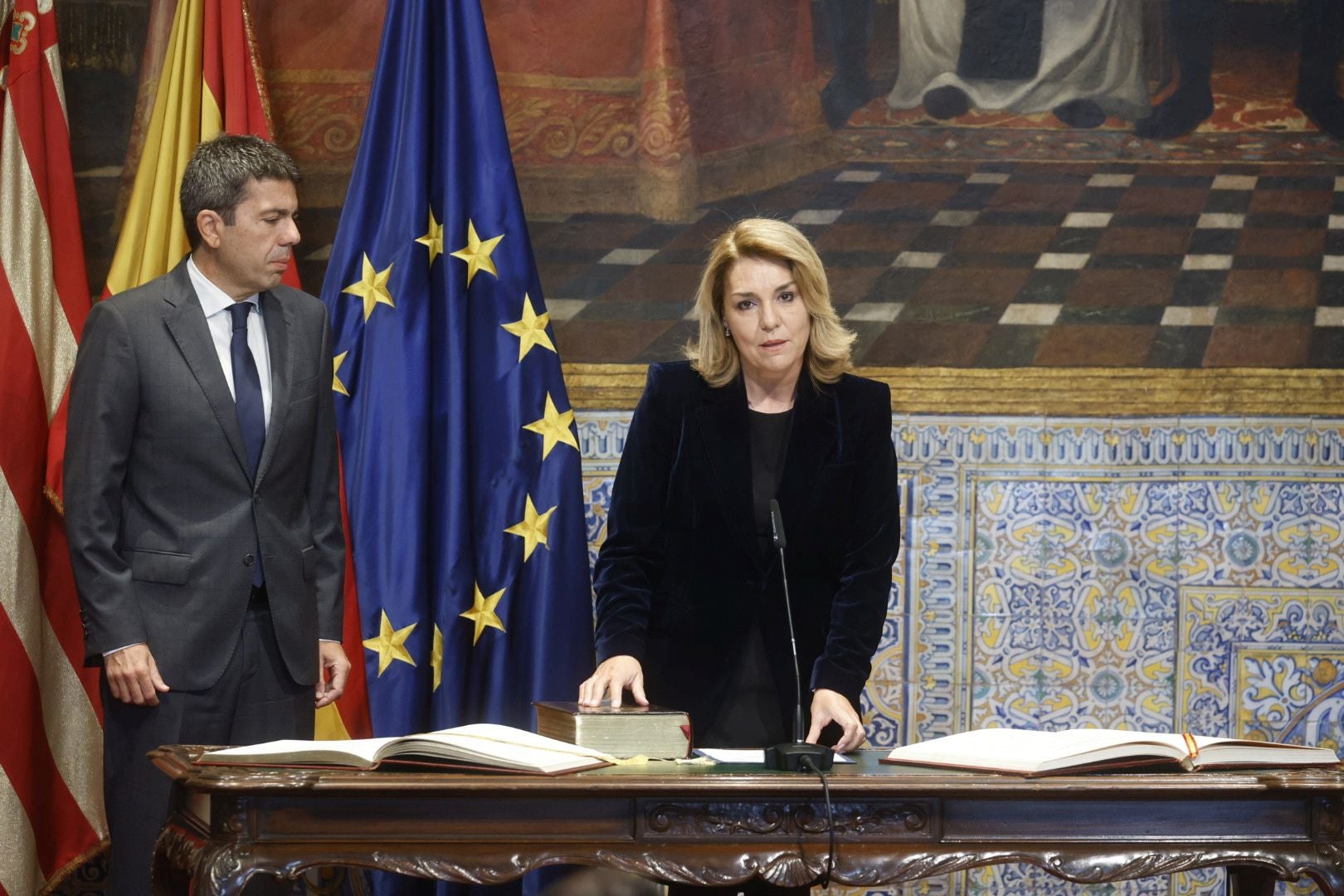 FOTOS | Toma de posesión de los nuevos consellers en Les Corts