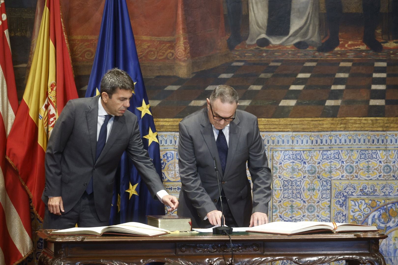 FOTOS | Toma de posesión de los nuevos consellers en Les Corts