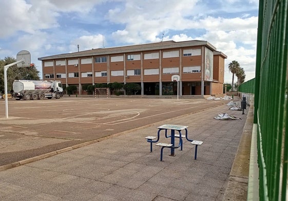 Patio del Blasco Ibáñez de Benetússer, que sirvió como centro logístico.