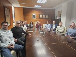 Representantes del Ayuntamiento de Calp y de Vialterra Infraestructuras en la reunión de hoy.