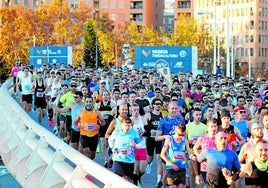 Corredores en el Maratón Trinidad Alfonso de Valencia 2023.