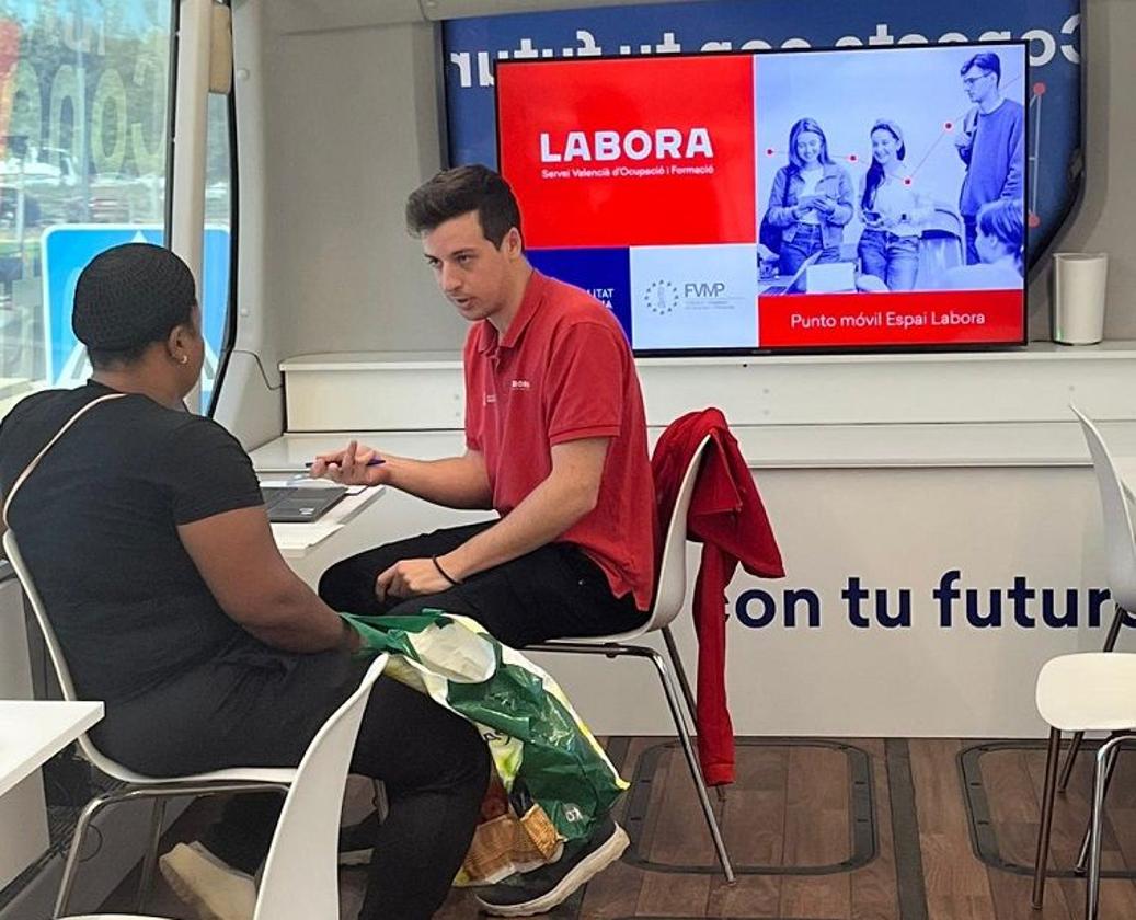 Labora desplaza seis oficinas móviles a la zona afectada por la Dana para atender a personas desempleadas y empresas