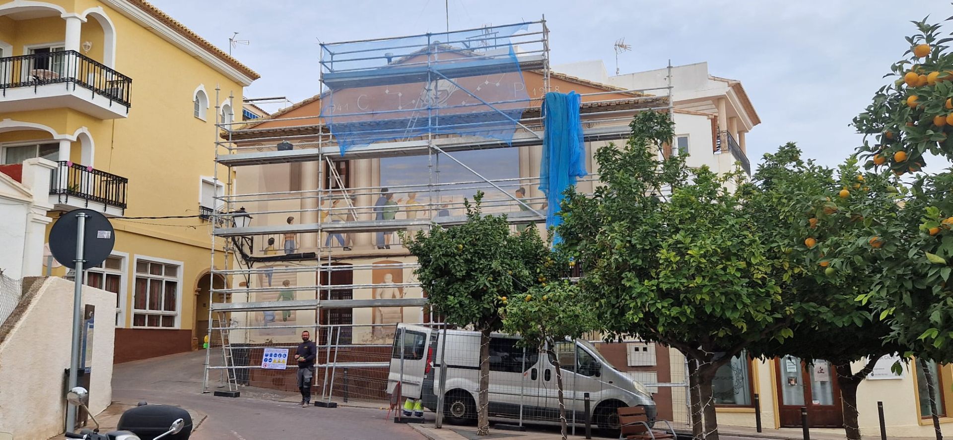 Los trabajos que han comenzado en la fachada del edificio del Pòsit.