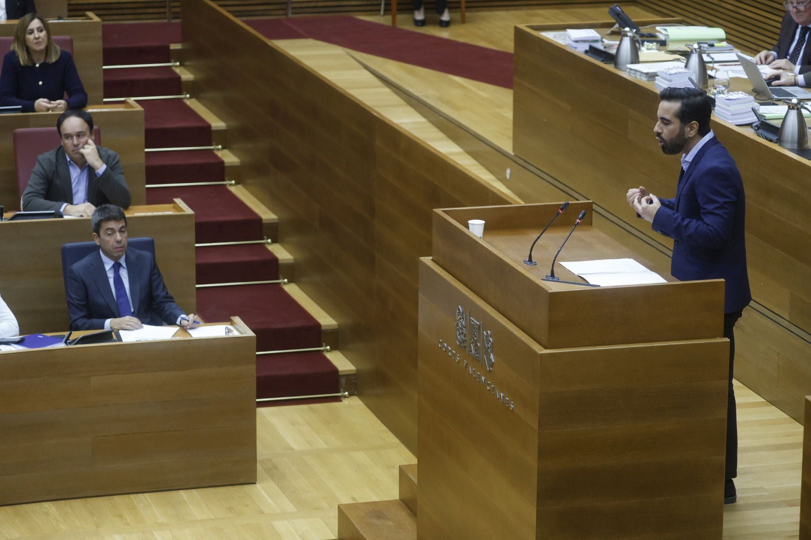 FOTOS | Sesión de control a Mazón en Les Corts