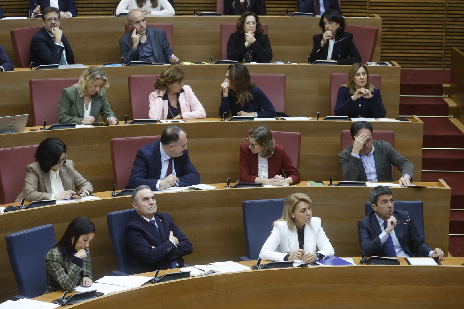 FOTOS | Sesión de control a Mazón en Les Corts