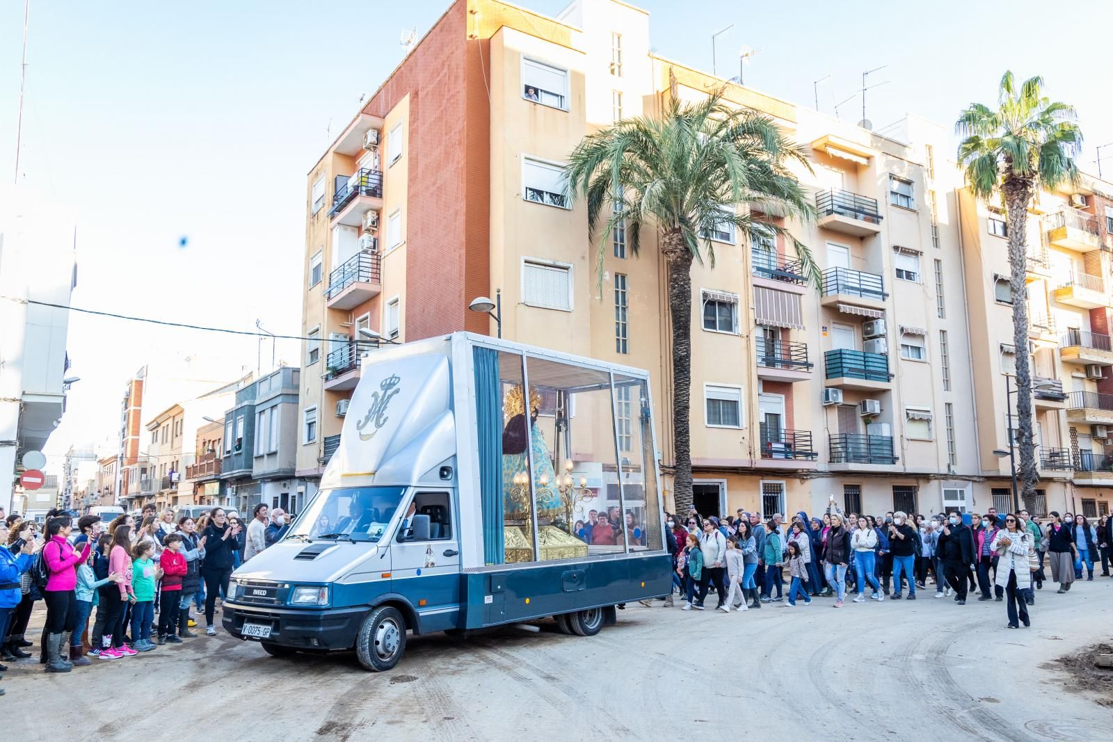 La Virgen de los Desamparados visita las parroquias de Paiporta afectadas por la DANA