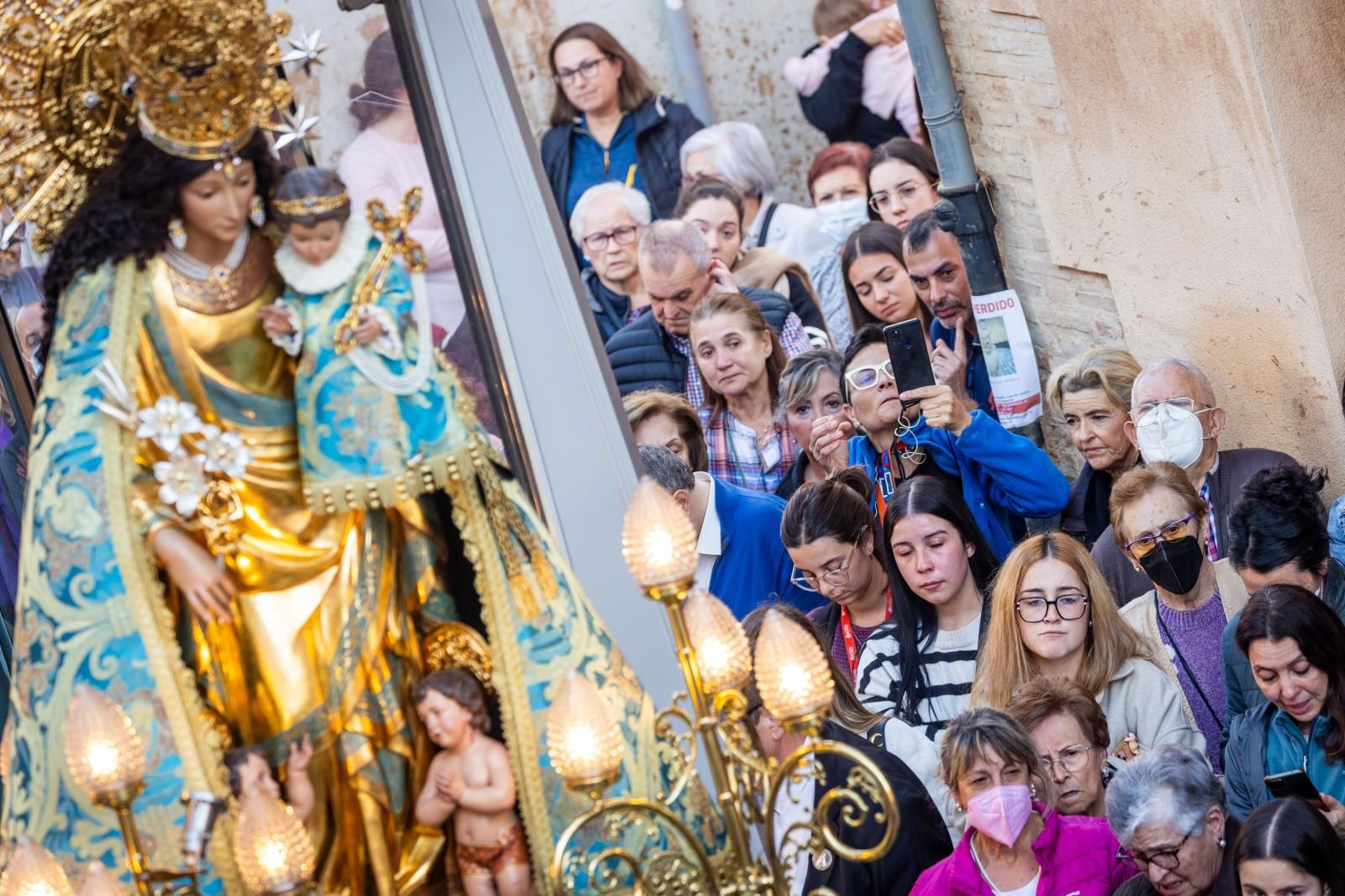 La Virgen de los Desamparados visita las parroquias de Paiporta afectadas por la DANA