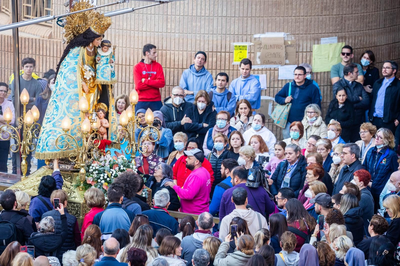 La Virgen de los Desamparados visita las parroquias de Paiporta afectadas por la DANA