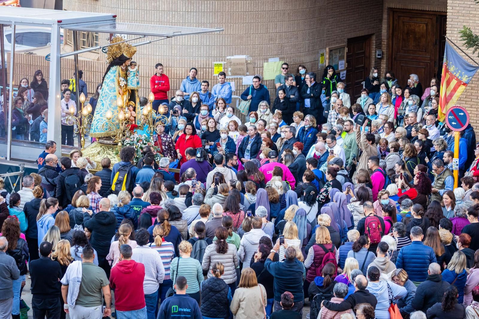 La Virgen de los Desamparados visita las parroquias de Paiporta afectadas por la DANA