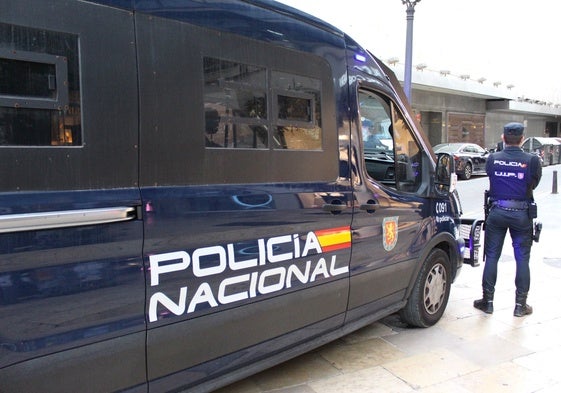 Imagen de archivo de un furgón de la Policía Nacional.