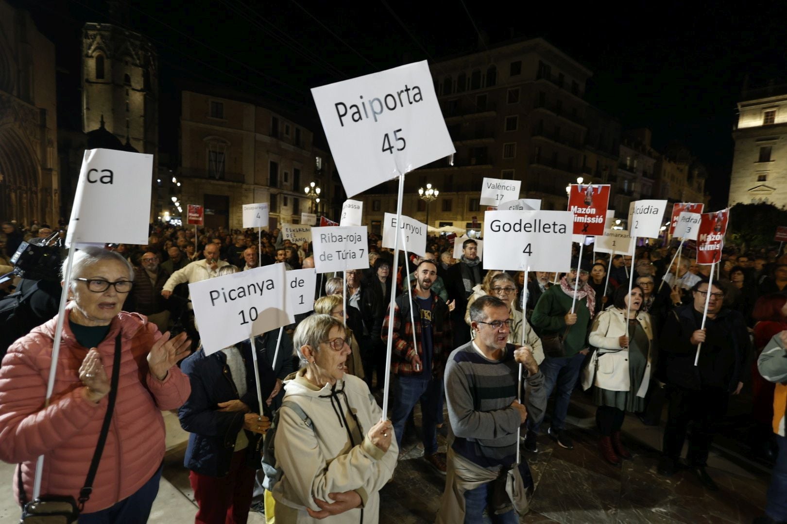 Concentración en la Plaza de la Virgen de Valencia.