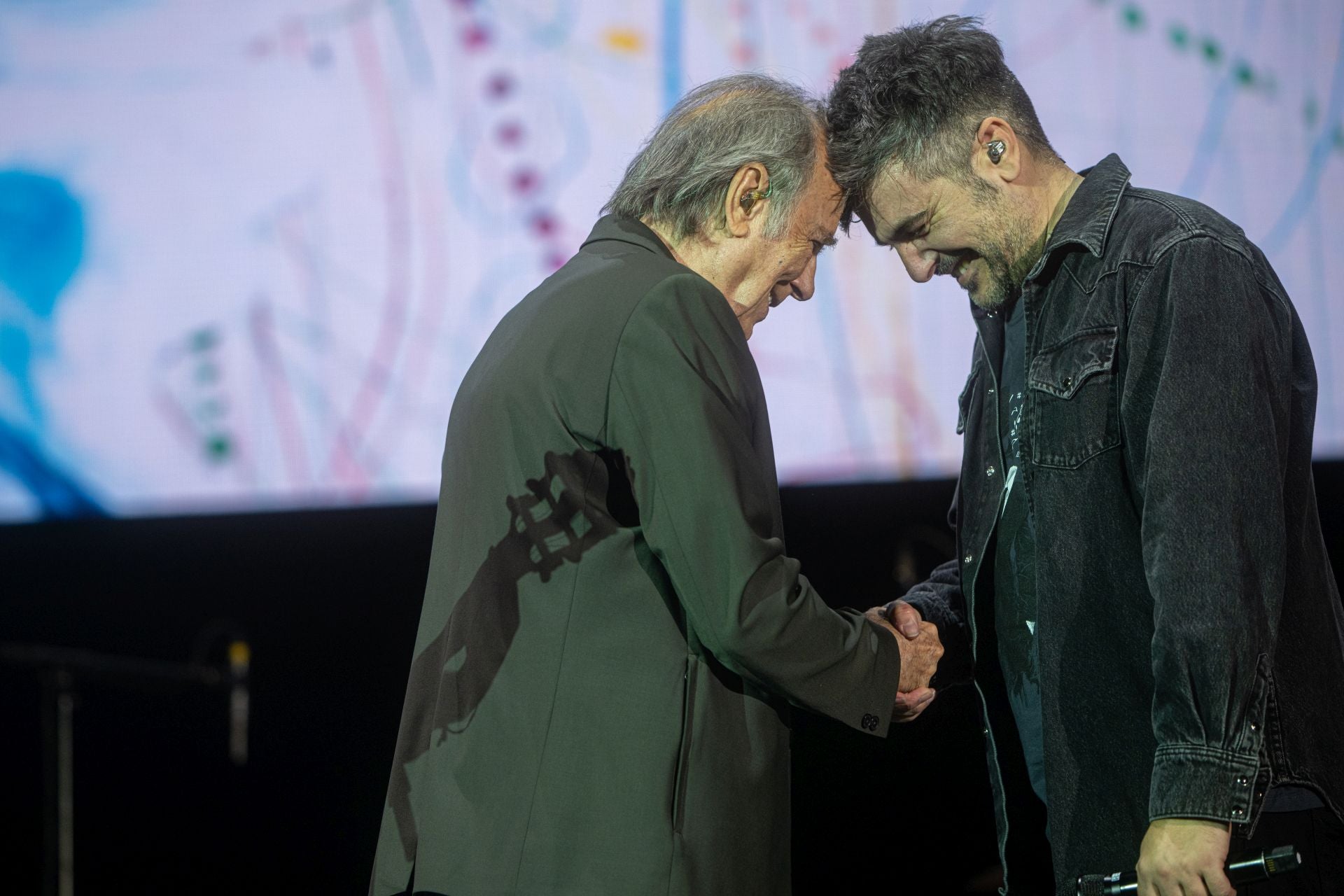 Serrat y Estopa se vuelcan con Valencia