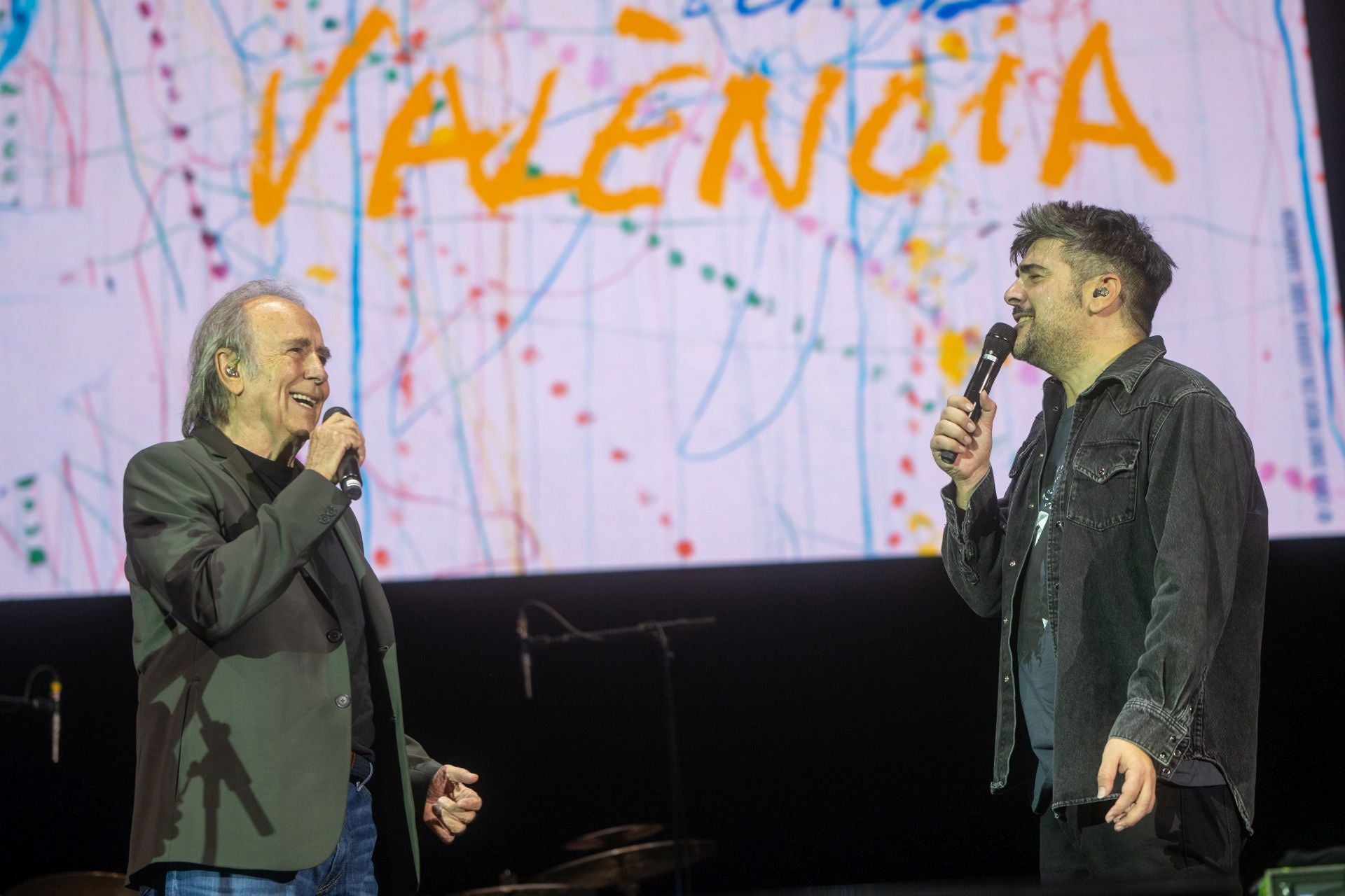 Serrat y Estopa se vuelcan con Valencia