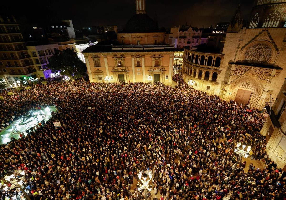 Así hemos contado la manifestación en Valencia contra la gestión política de la DANA