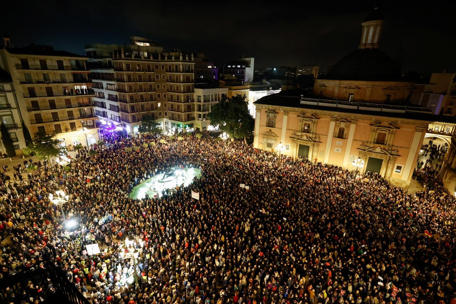 Fotos: Manifestación en Valencia contra la gestión política de la DANA