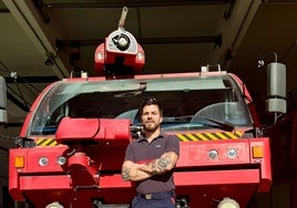 Raúl Hernández, bombero del Aeropuerto de Valencia.