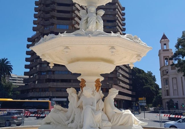 Fuente de la Alameda y la de Silvestre de Edeta que homenajea al río Turia.