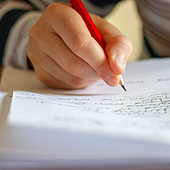 ¿Por qué algunas personas escriben siempre con mayúsculas?