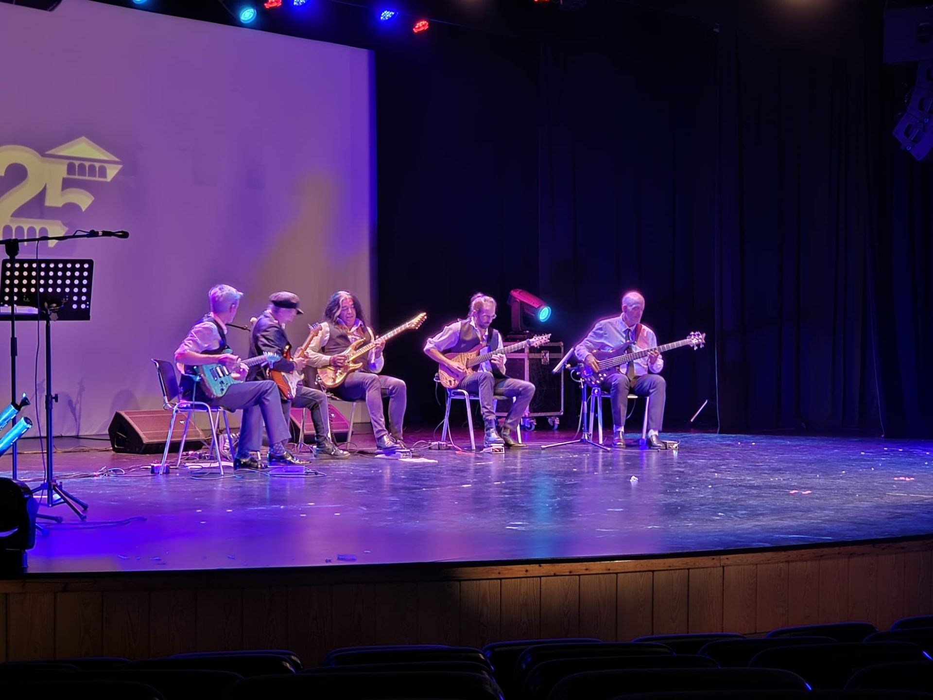 Imagen secundaria 2 - La Casa de Cultura de Calp celebra el 25 aniversario con un homenaje a sus trabajadores y ediles