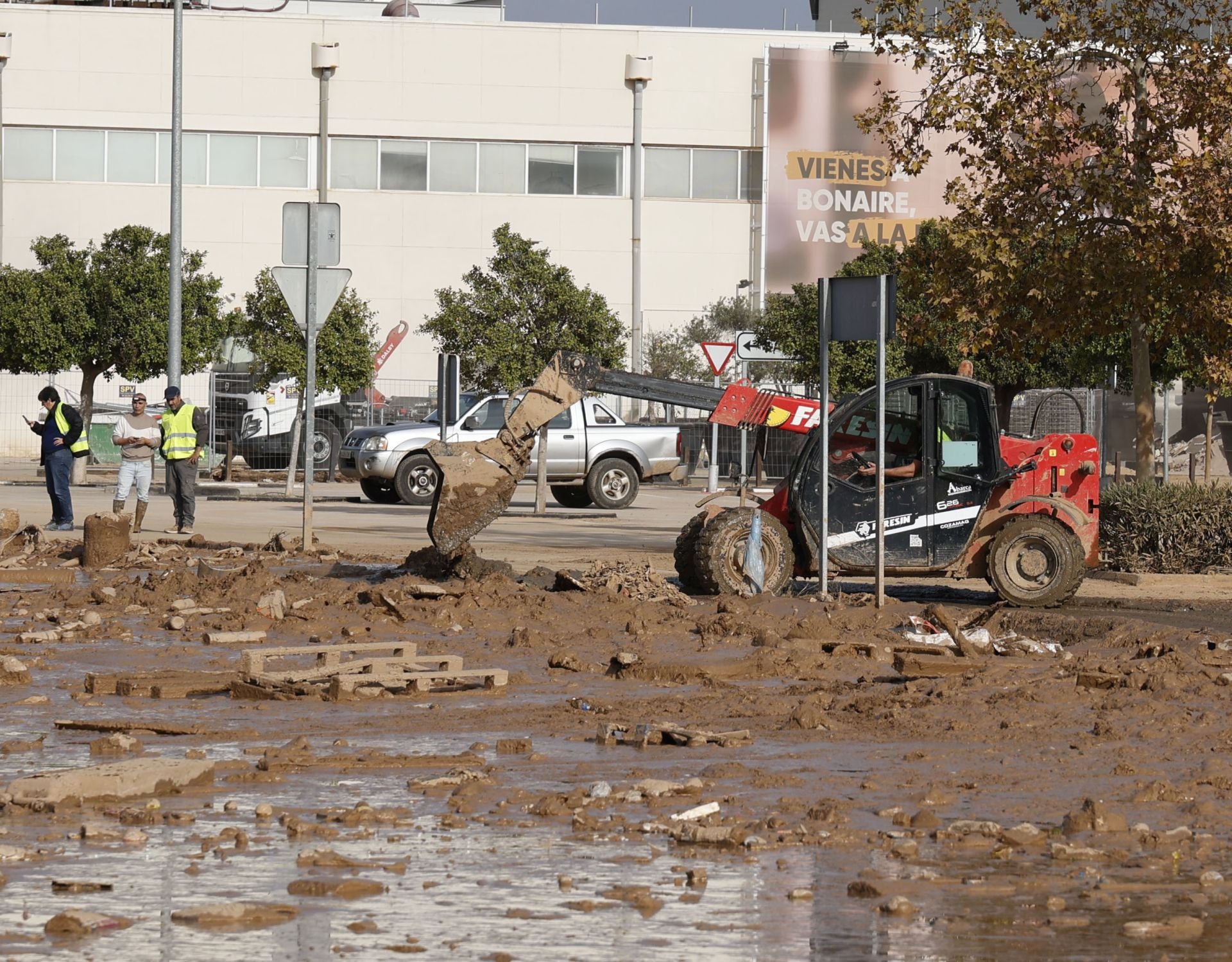 El centro comercial Bonaire prepara su reapertura tras los daños por la DANA