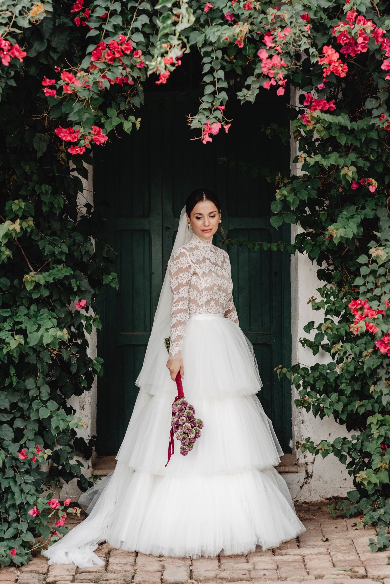 La boda de Tanya Luján y Carlos Arnal, que se casaron en la parroquia de Santa Bárbara, ella con un vestido de Alejandro Resta.