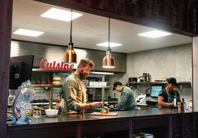 Julius Bienert, en las cocinas de Bacai, situado en el barrio de Malilla.