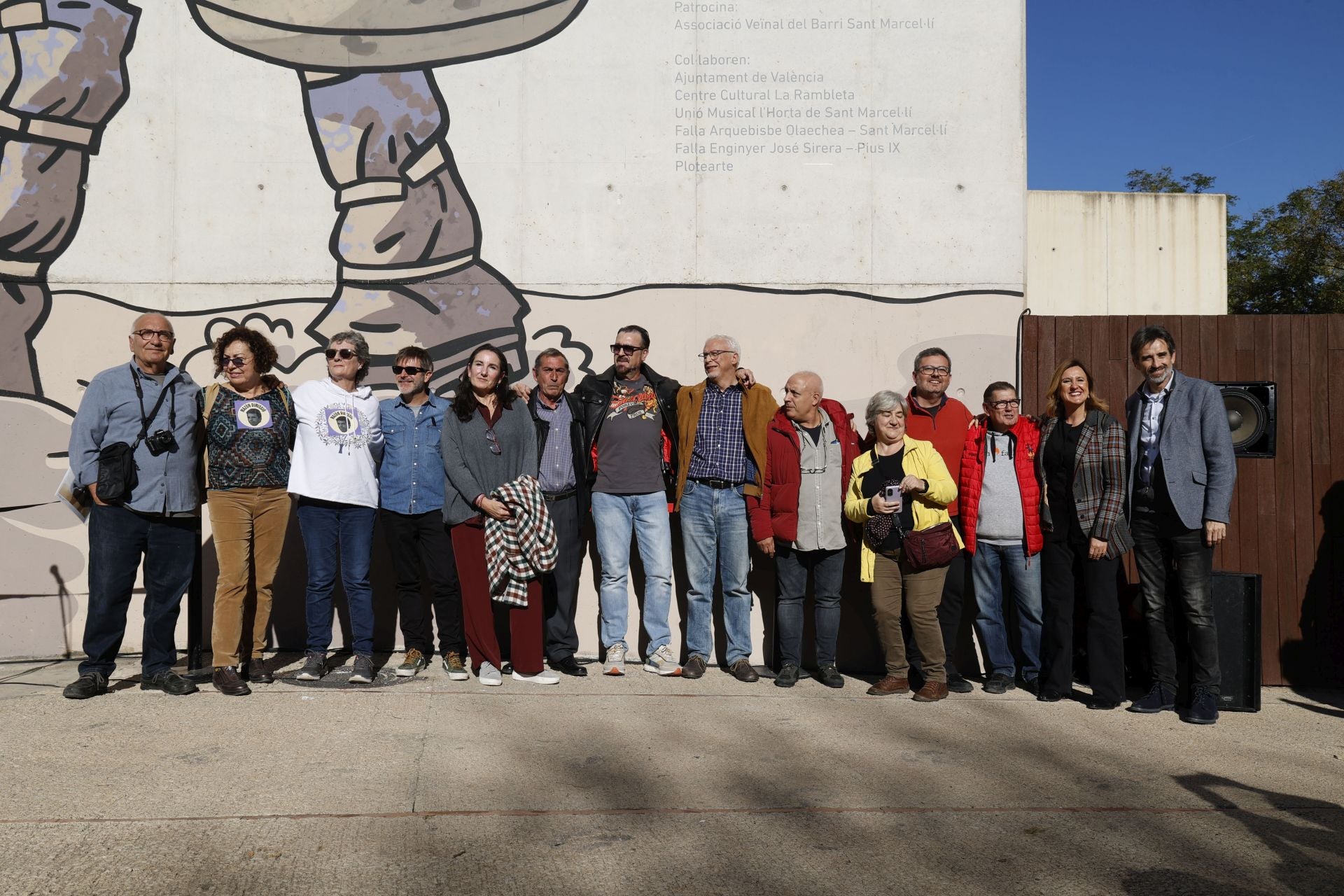 Acto de homenaje en la Rambleta con el mural de paco Roca y Martin Fores dedicado a los voluntarios de la DANA