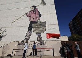 Acto de homenaje en la Rambleta con el mural de paco Roca y Martin Fores dedicado a los voluntarios de la DANA